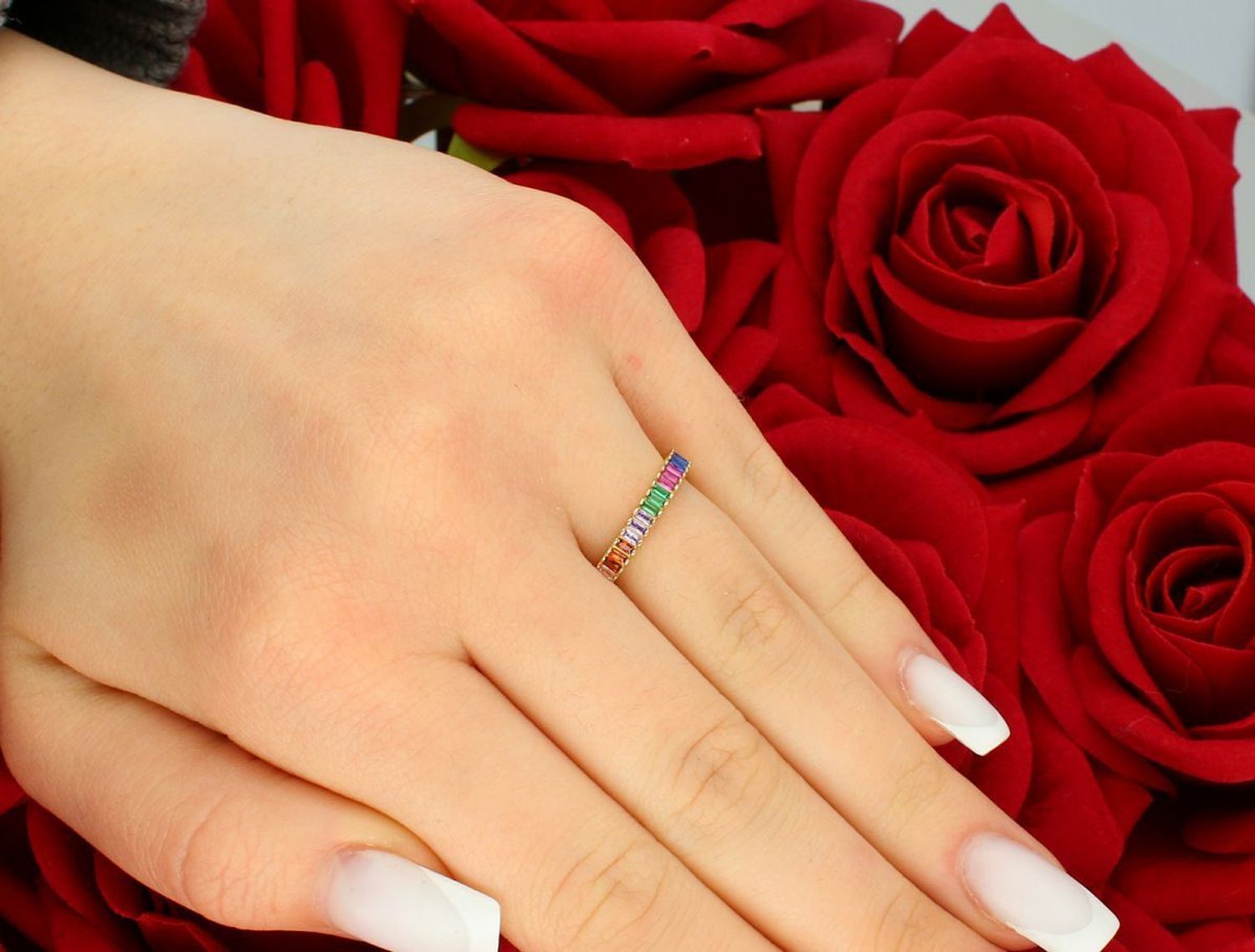 Pierścionek damski złoty rozmiar 12, próba 585 z kolorowymi cyrkoniami PI 6511A 585 Ten delikatny pierścionek damski wykonany ze złota próby 585 zachwyca subtelnością i radosnym akcentem 1.jpg